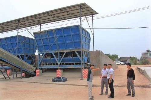 王裕明等一行到第一工程處新建拌合站指導(dǎo)工作 