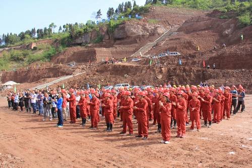 資陽市第八屆十萬職工“大練兵、大比賽”競賽活動啟動儀式在關(guān)刀橋水庫建設(shè)工地舉行