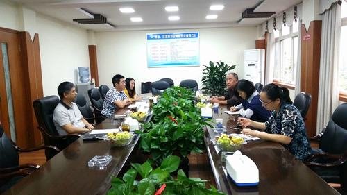 鄔清富會(huì)見都江堰建行副行長(zhǎng)劉玲一行 