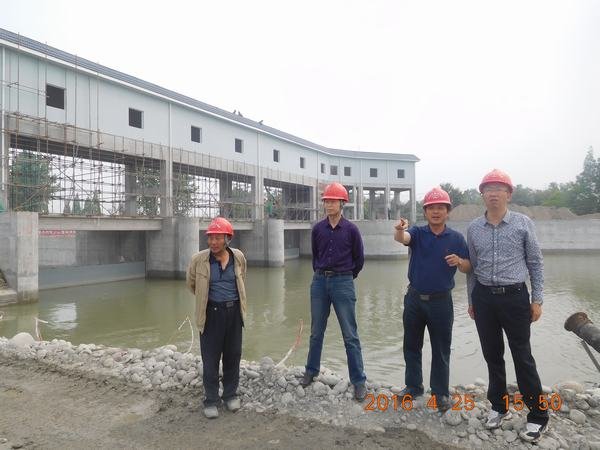 高本祥、但凱一行到西河順江堰引水樞紐整治工程檢查指導(dǎo)工作