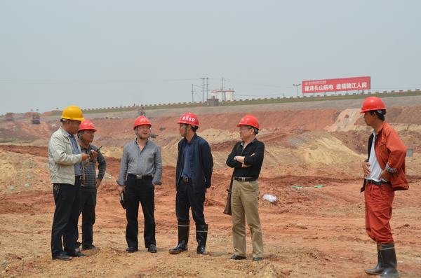 黃永沾、汪輝德一行參加江西龍頭山電站施工合同問(wèn)題專題會(huì)議