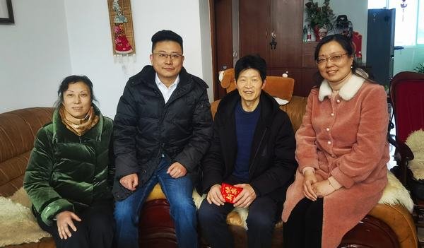 工程局公司開展春節(jié)慰問離退休老干部、困難黨員及困難職工活動 